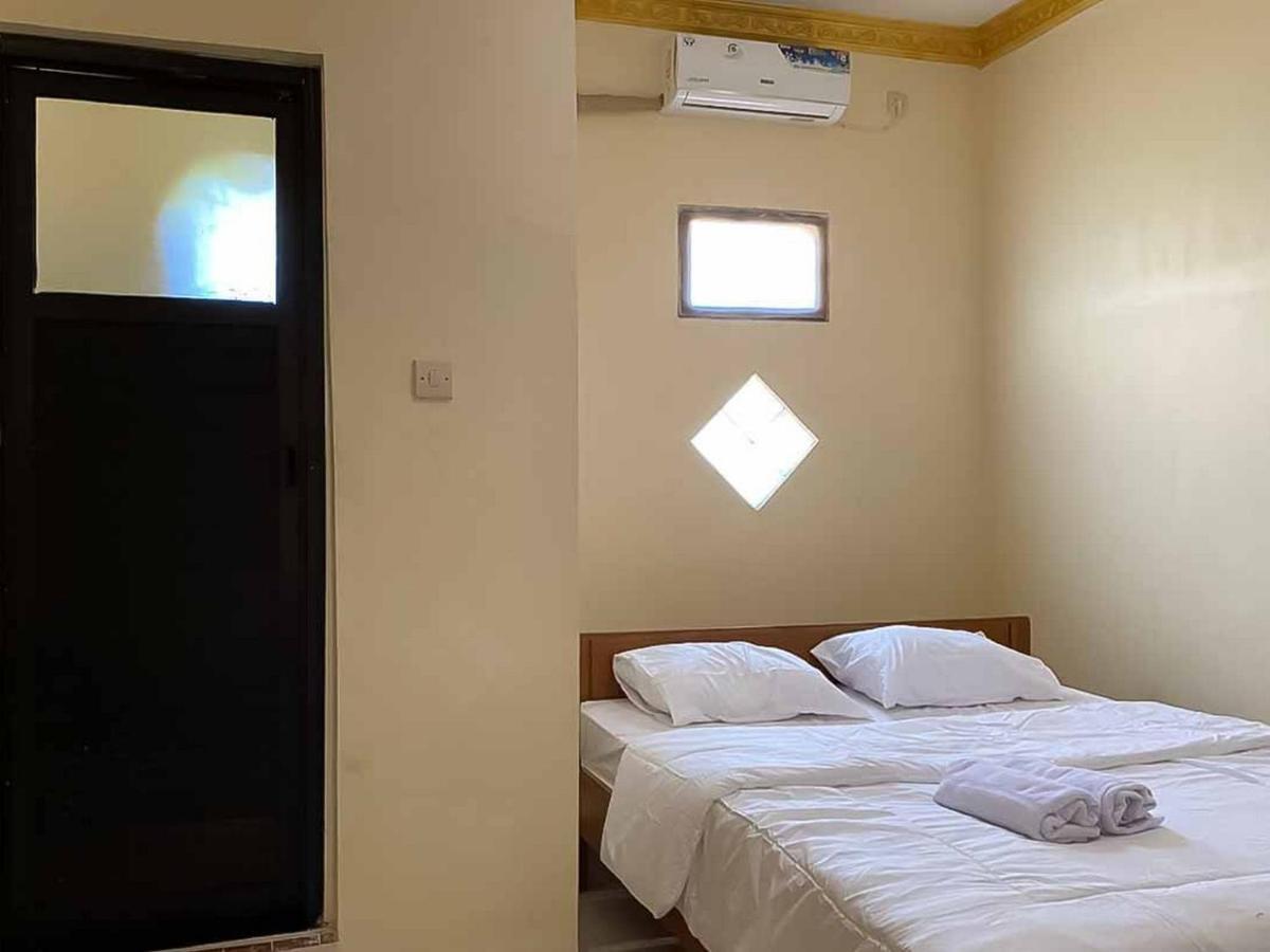 Palace Syariah Homestay Redpartner Banyuwangi  Eksteriør billede